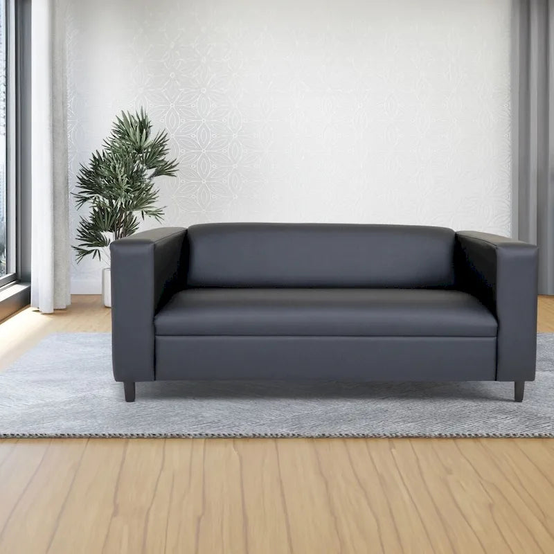 Trojmístná pohovka z umělé kůže s rámem z masivního dřeva ve stylu Mid-Century Modern