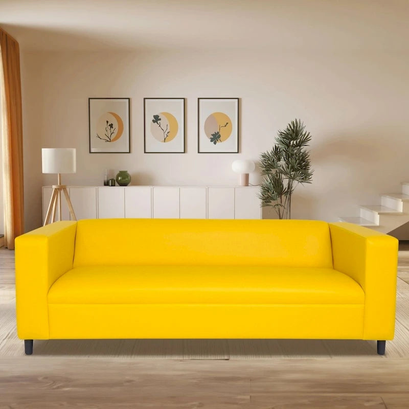 Trojmístná pohovka z umělé kůže s rámem z masivního dřeva ve stylu Mid-Century Modern
