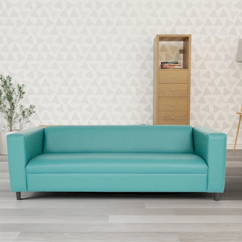 Trojmístná pohovka z umělé kůže s rámem z masivního dřeva ve stylu Mid-Century Modern