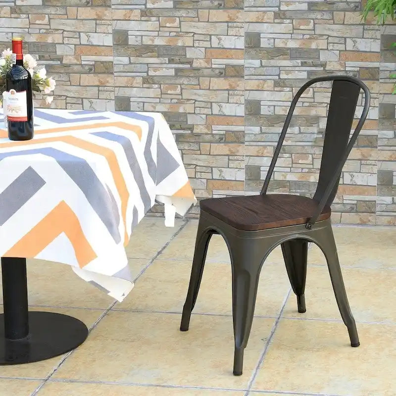 Sada 4 stohovatelných jídelních židlí s kovovým rámem a dřevěným sedákem do kavárny/bistra – viz popis